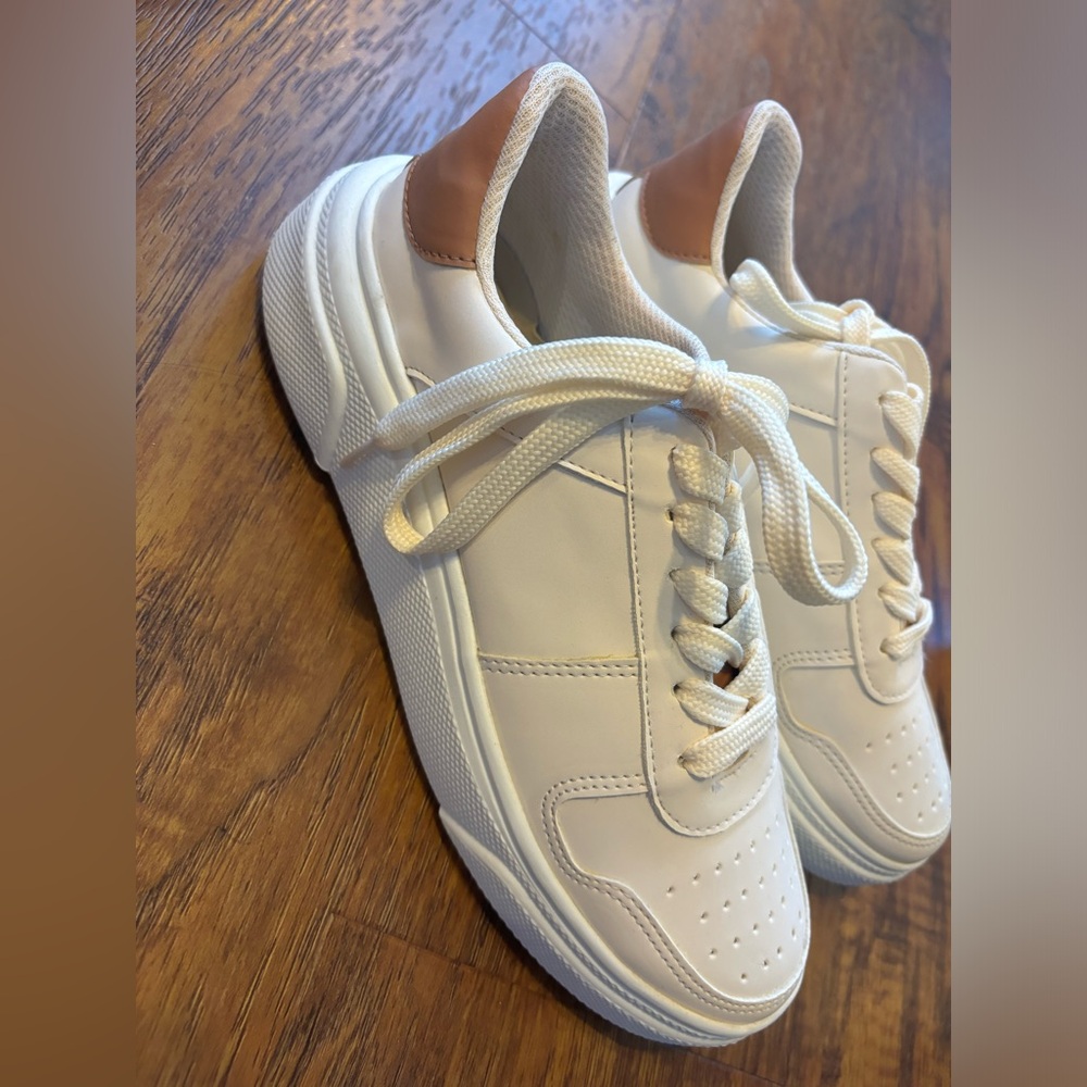 Dressy/casual sneakers from boutique